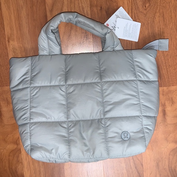 NWT Lululemon Athletica Quilted Grid Crossbody Bag In Silver Drop ASIA EXCLUSIVE - Picture 2 of 12